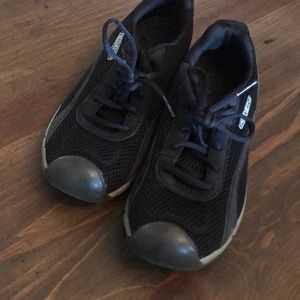 👀👀👀 KEEN sneakers size 8 - black!! 🥰